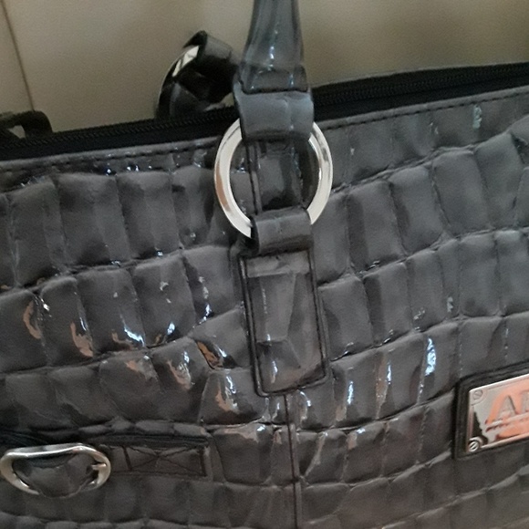 Anne Klein Alligator Handbag (Limited edition) - Picture 3 of 4